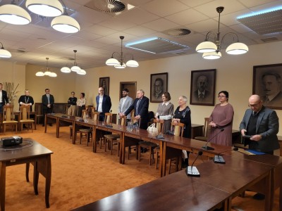 Click to zoom the picture.